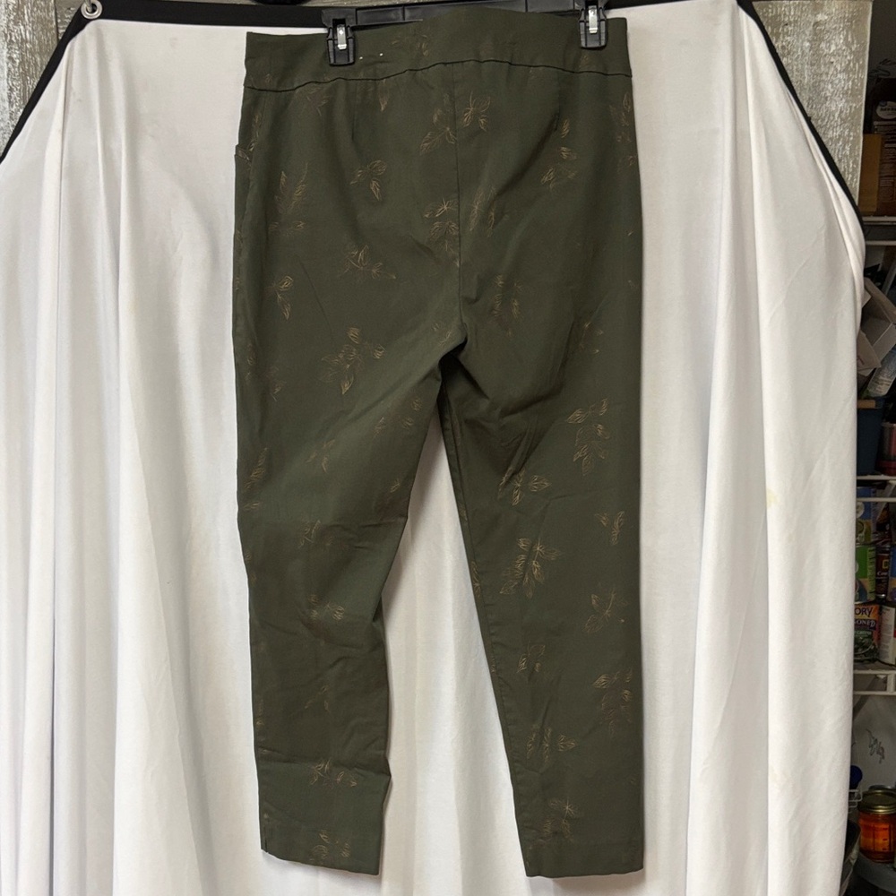 Chico's Olive Leaf Pattern Pants - image 4